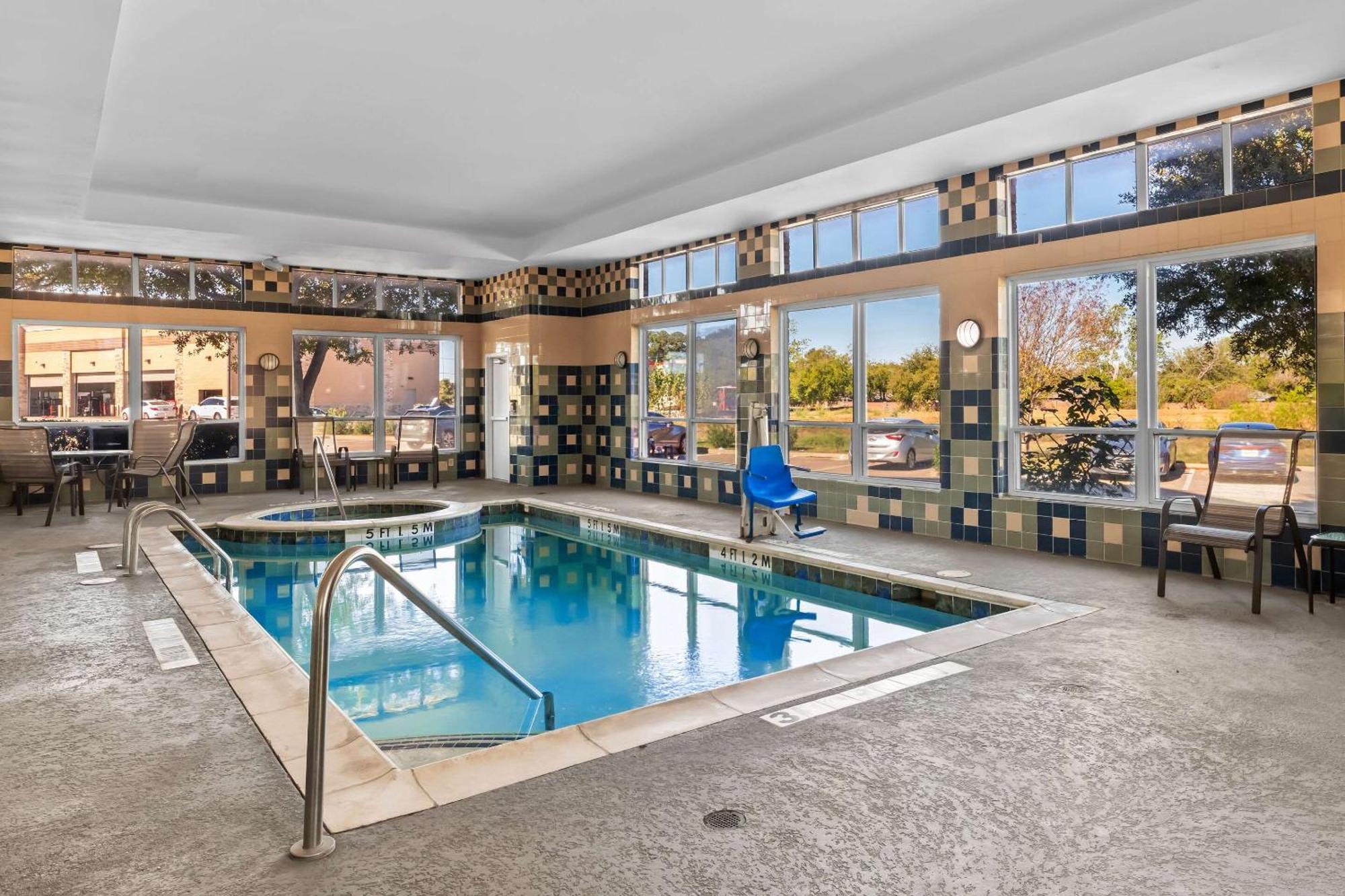 Comfort Inn & Suites Near Lake Lewisville Corinth Ngoại thất bức ảnh