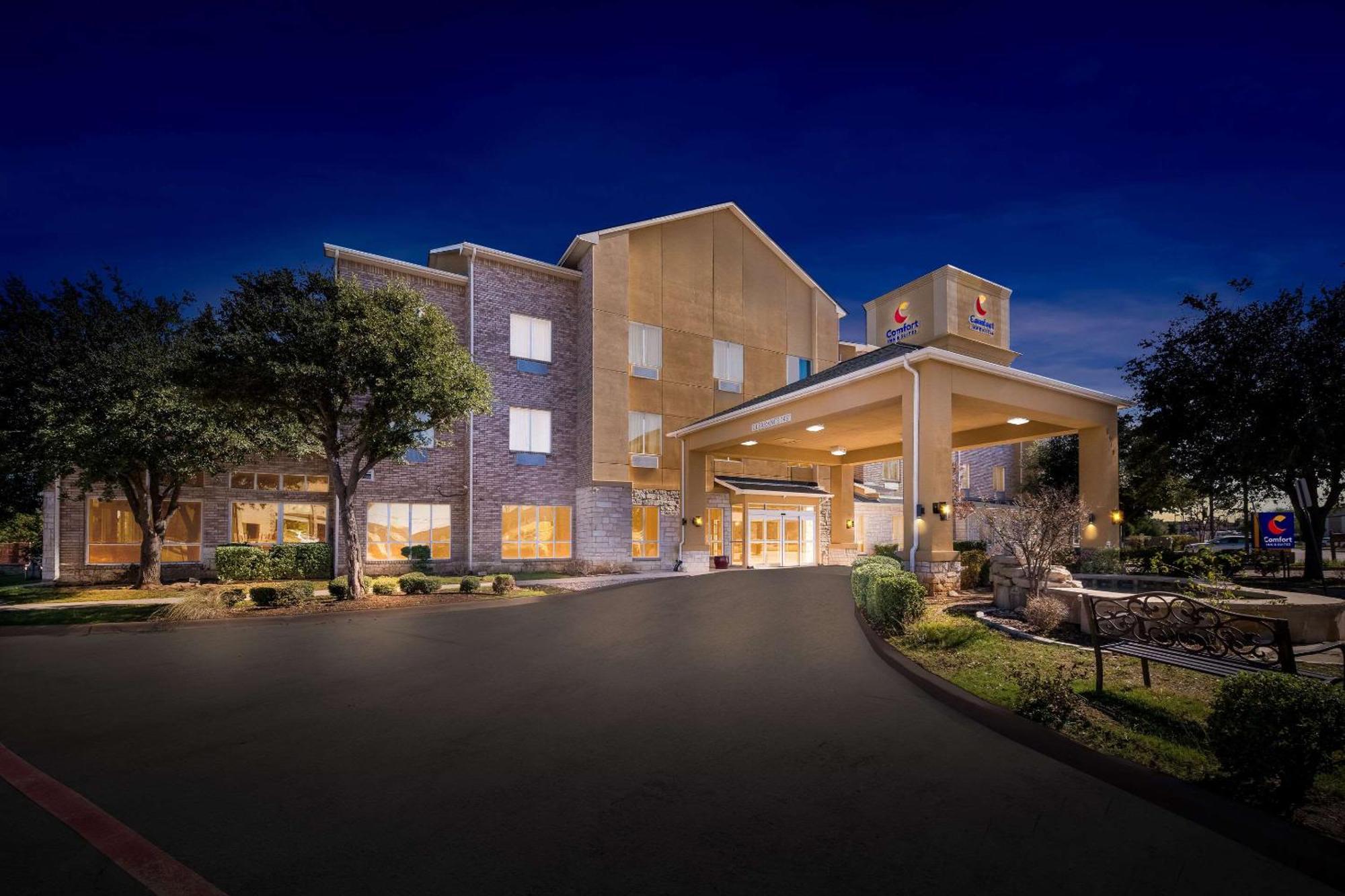 Comfort Inn & Suites Near Lake Lewisville Corinth Ngoại thất bức ảnh
